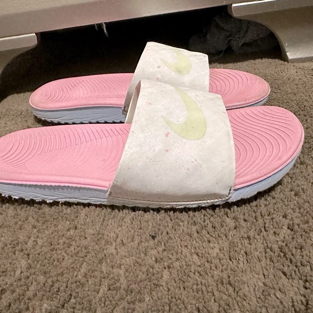 Nike slides ( glow in the dark )